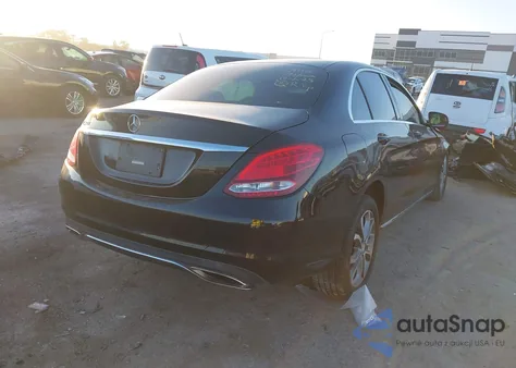 2016 Mercedes-Benz C 300 z USA, uszkodzony, nr VIN 55SWF4JB8GU149315